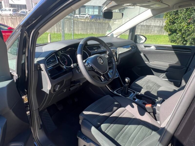VOLKSWAGEN Touran 2.0 tdi sport