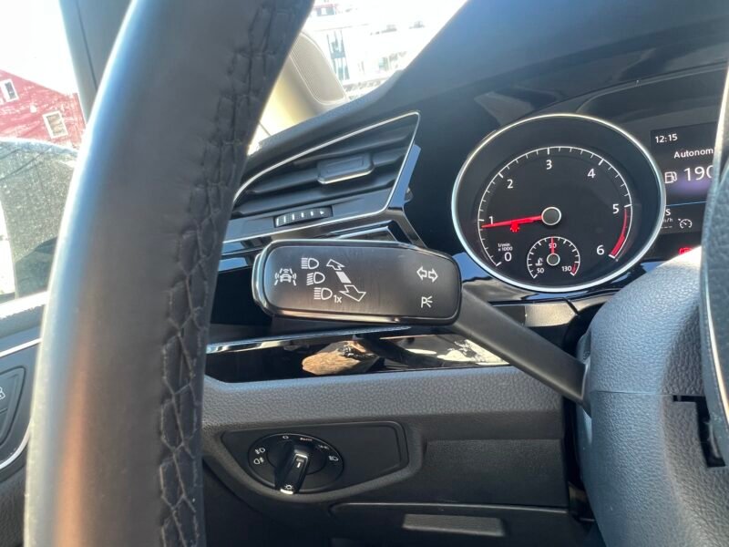 VOLKSWAGEN Touran 2.0 tdi sport