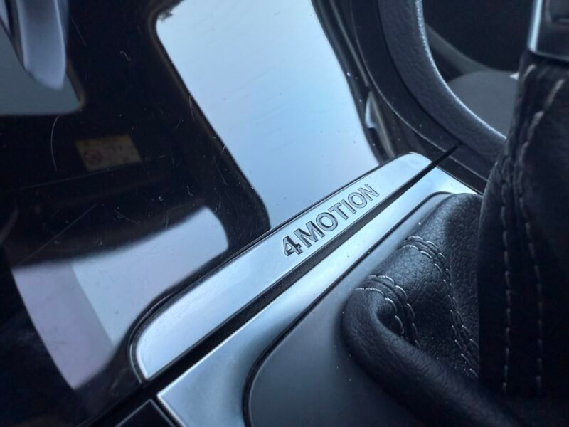 VOLKSWAGEN Golf R 300CV