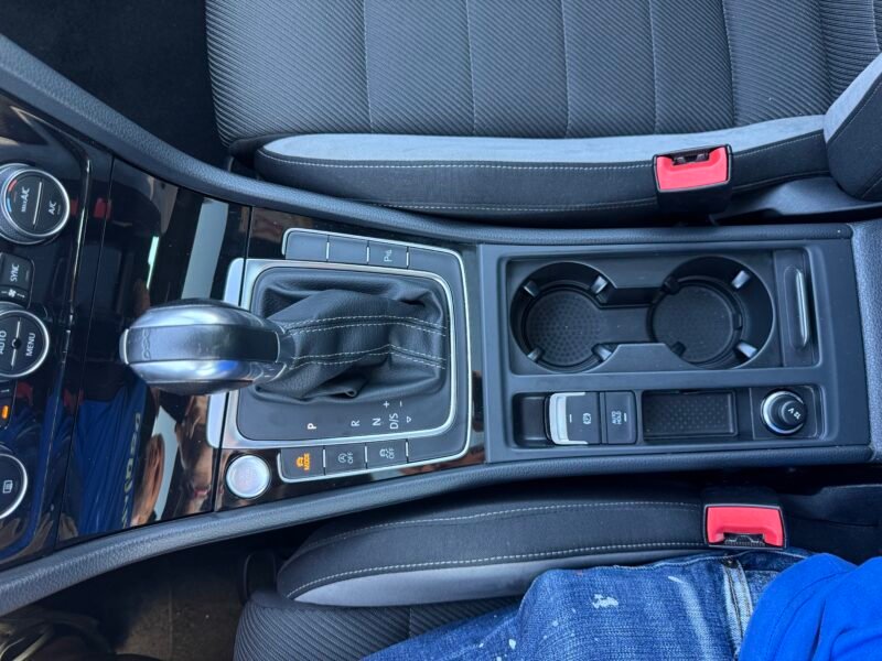 VOLKSWAGEN Golf R 300CV